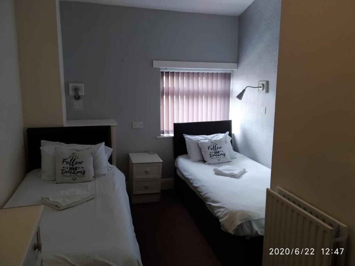 Zweibettzimmer mit eigenem Bad