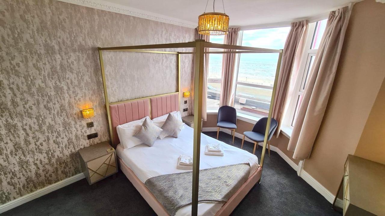 Double Room with Four Poster Bed