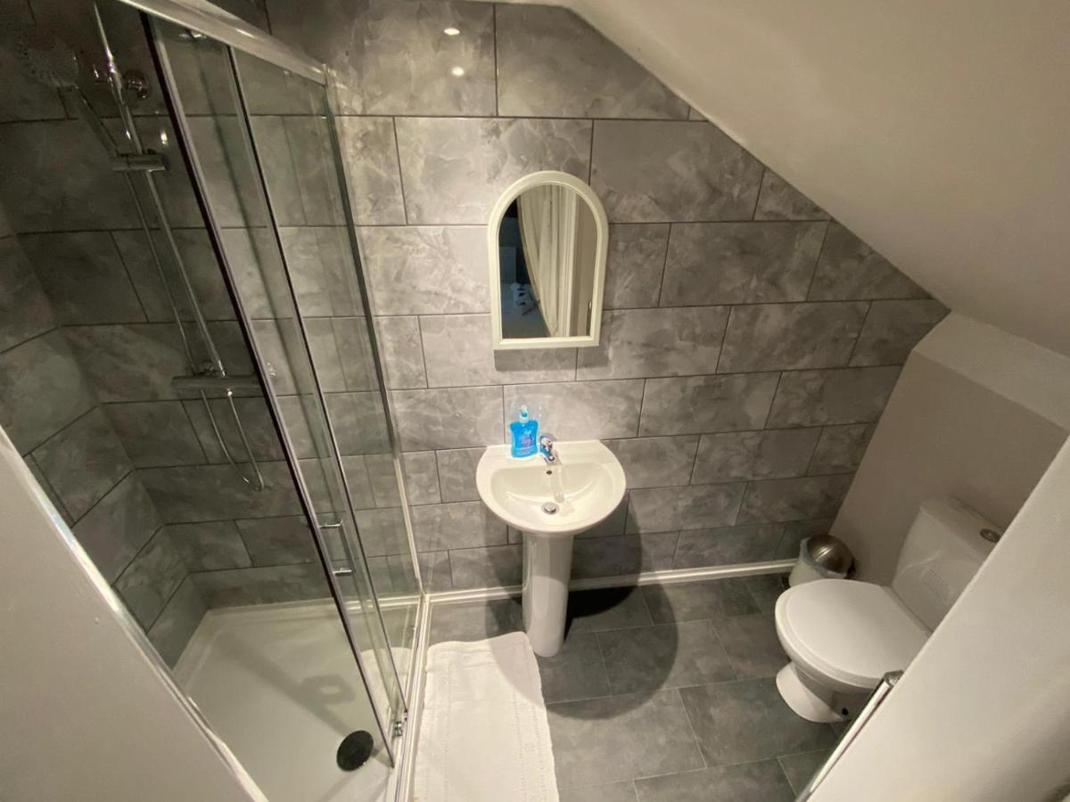 Twin Room Private Bathroom
