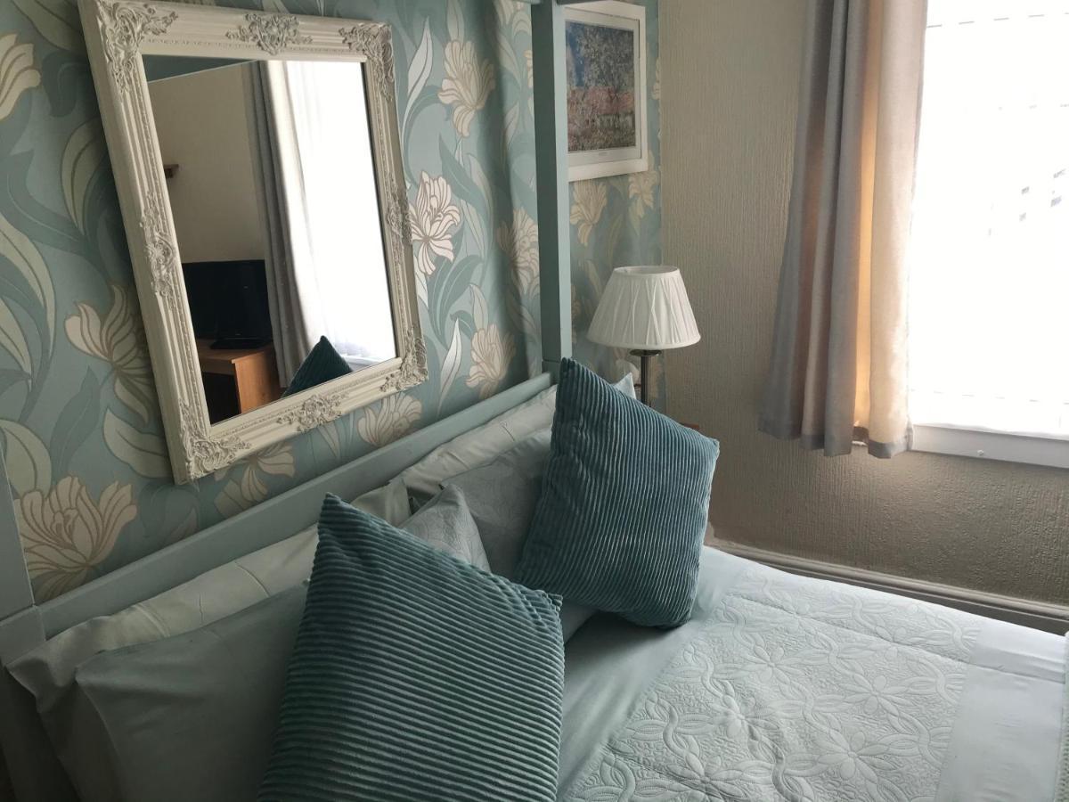 Double Room Four Poster Bed