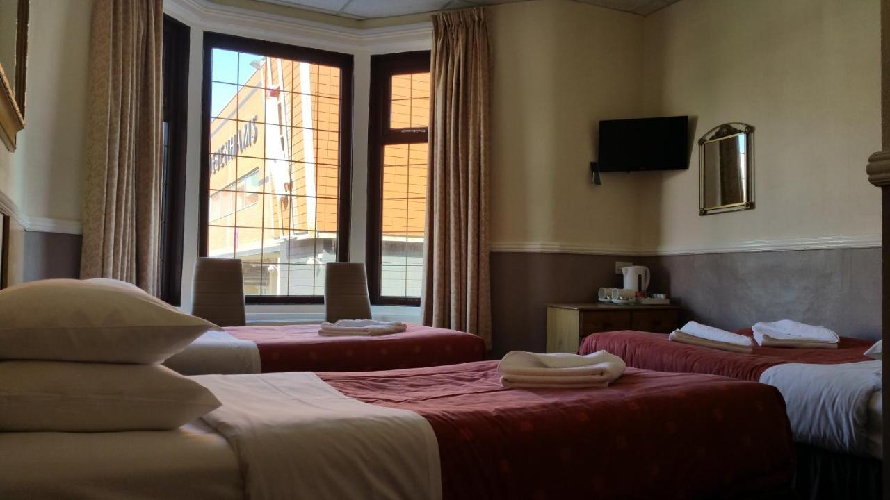 Vierbettzimmer mit Bad