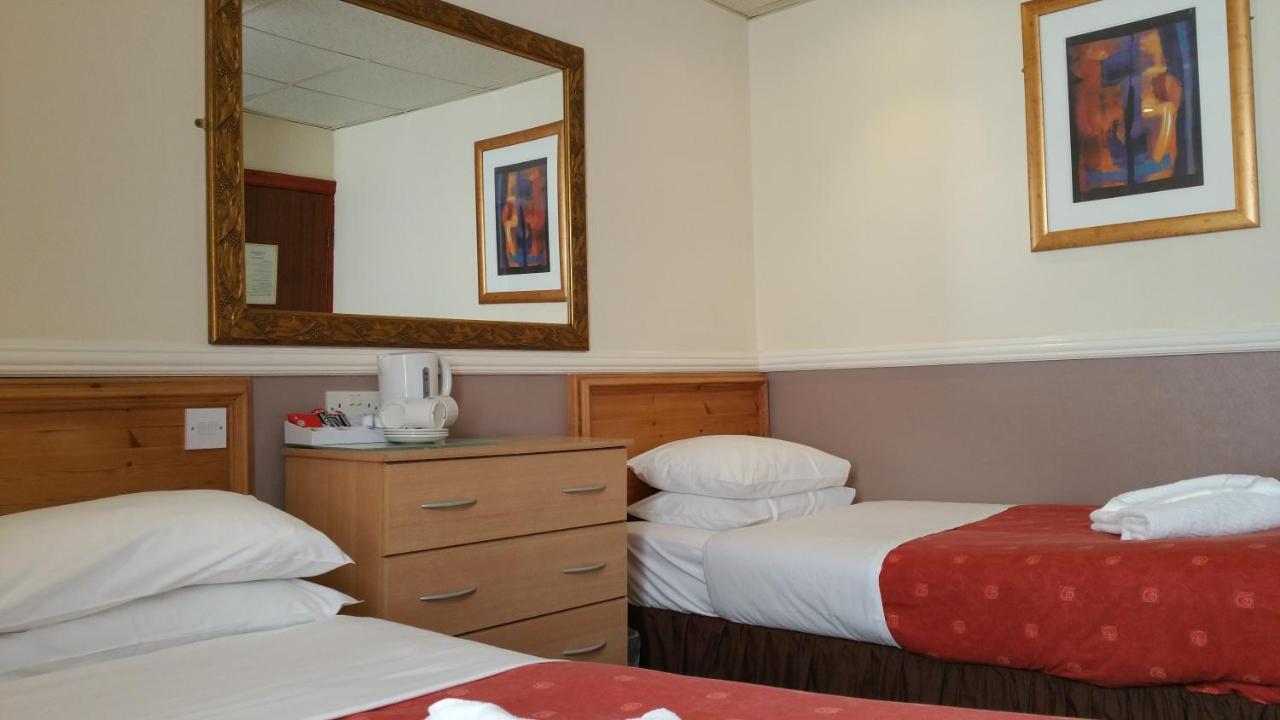 Zweibettzimmer mit eigenem Bad