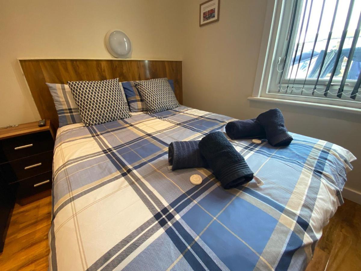 Apartment with Shower,1206500377:JPEG