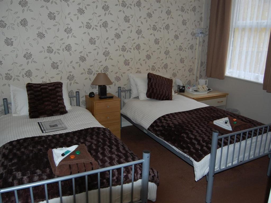 Zweibettzimmer mit eigenem Bad