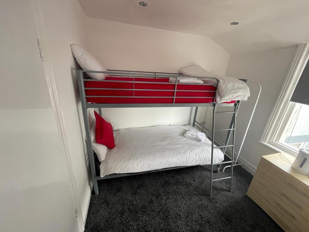 Quadruple Room with Private Bathroom