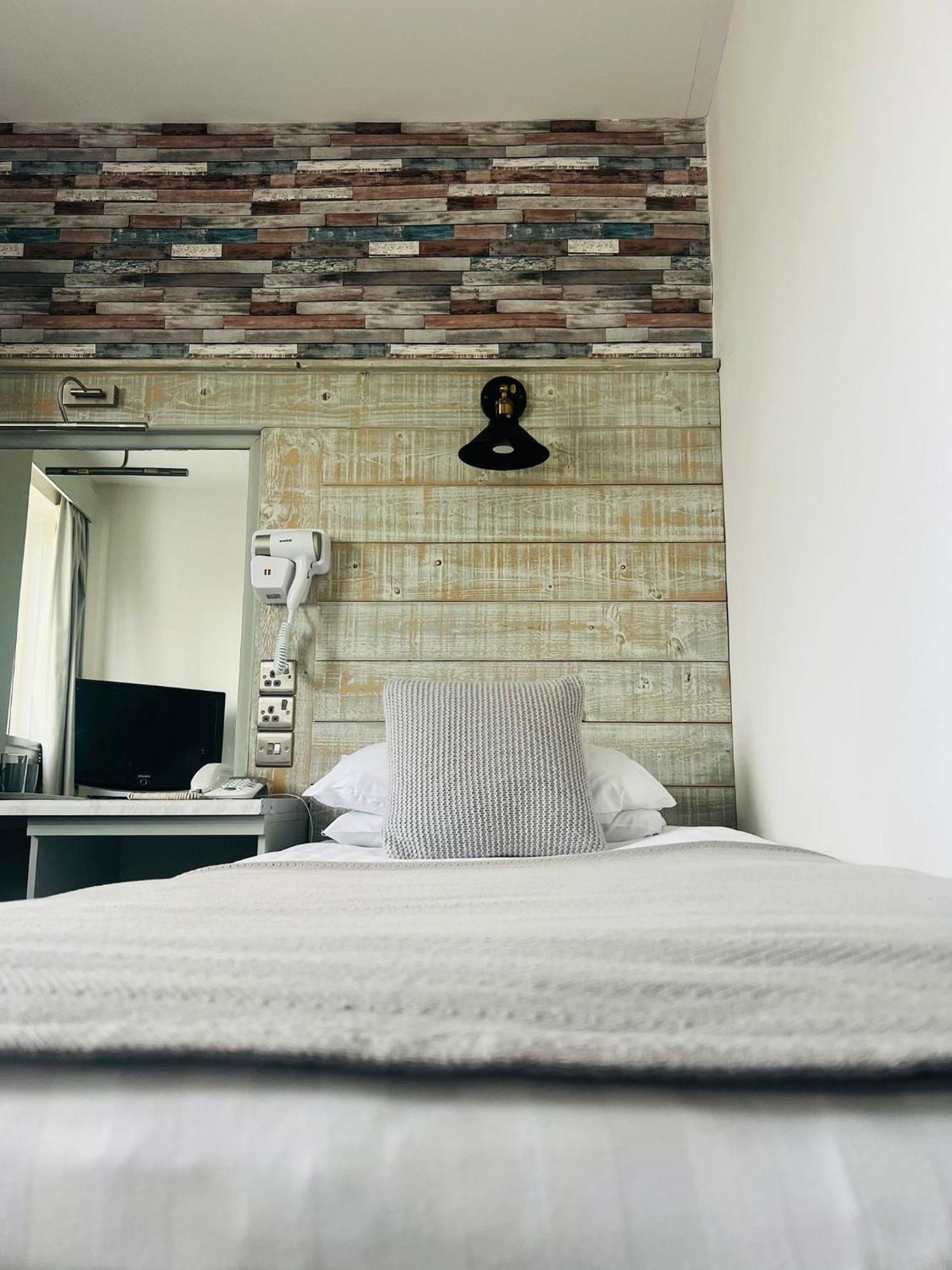 Single Room Bathroom