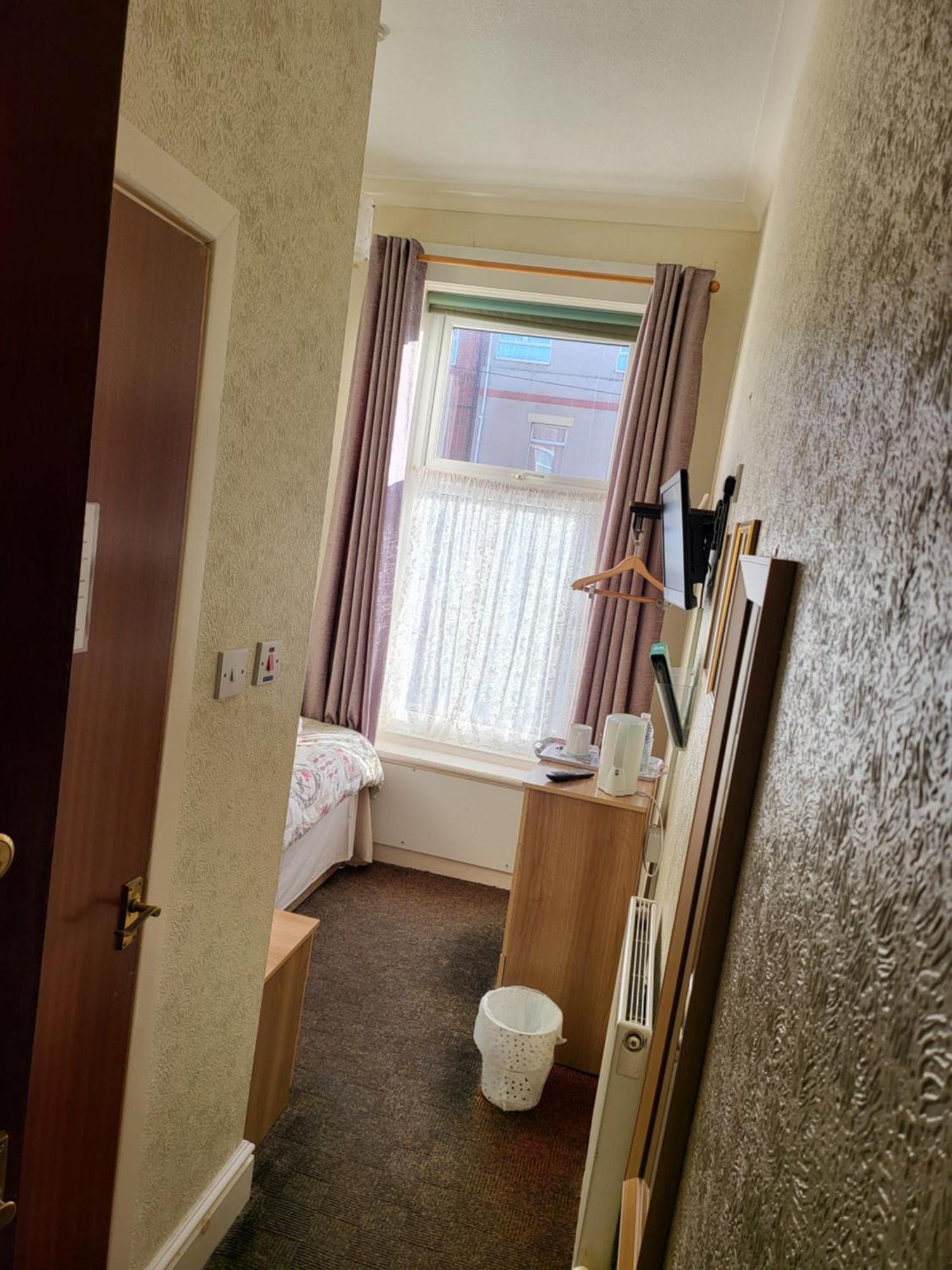 Single Room,1525435753:JPEG