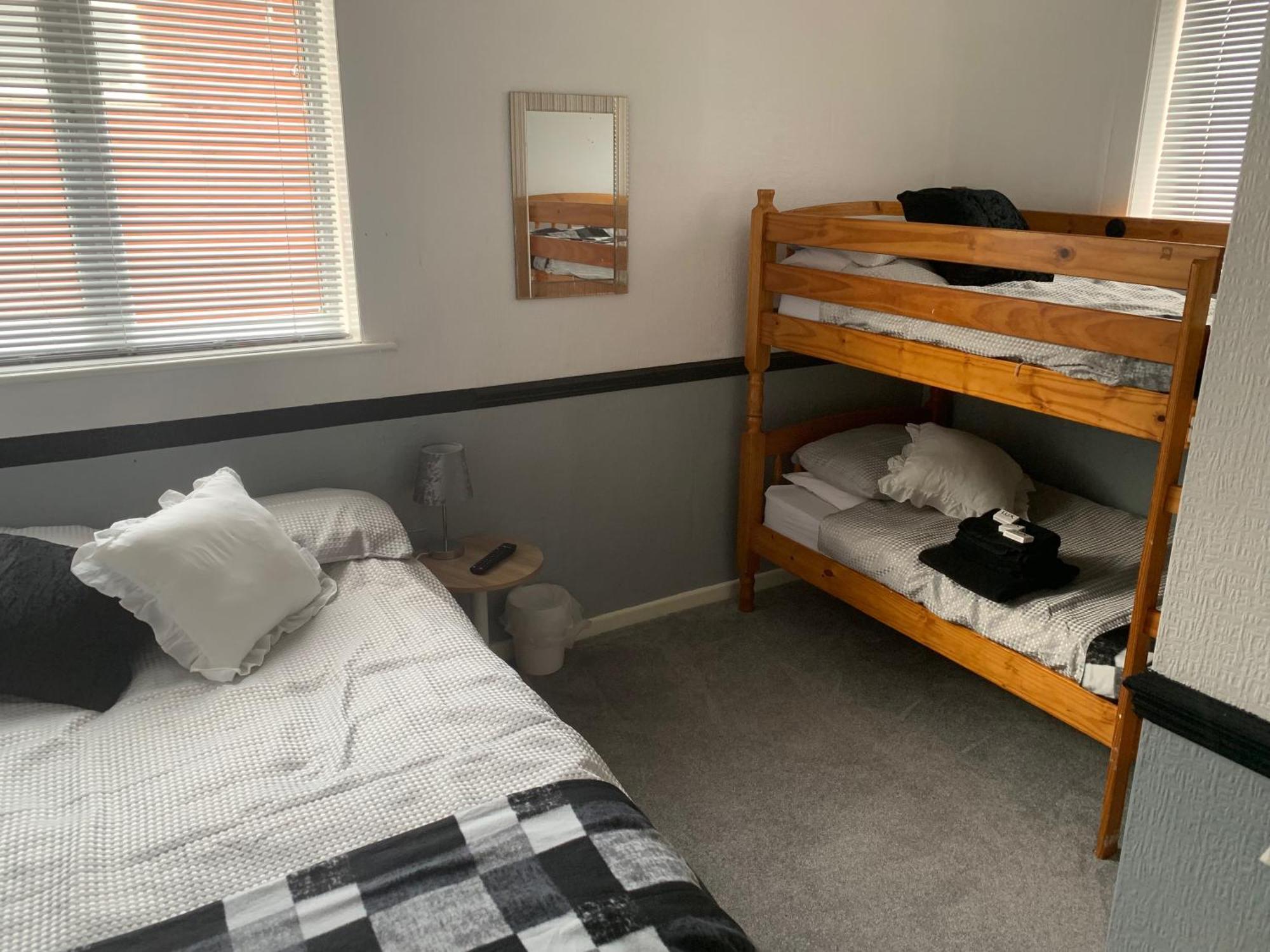 Family Room (2 Adults + 2 Children),1547332624:JPEG