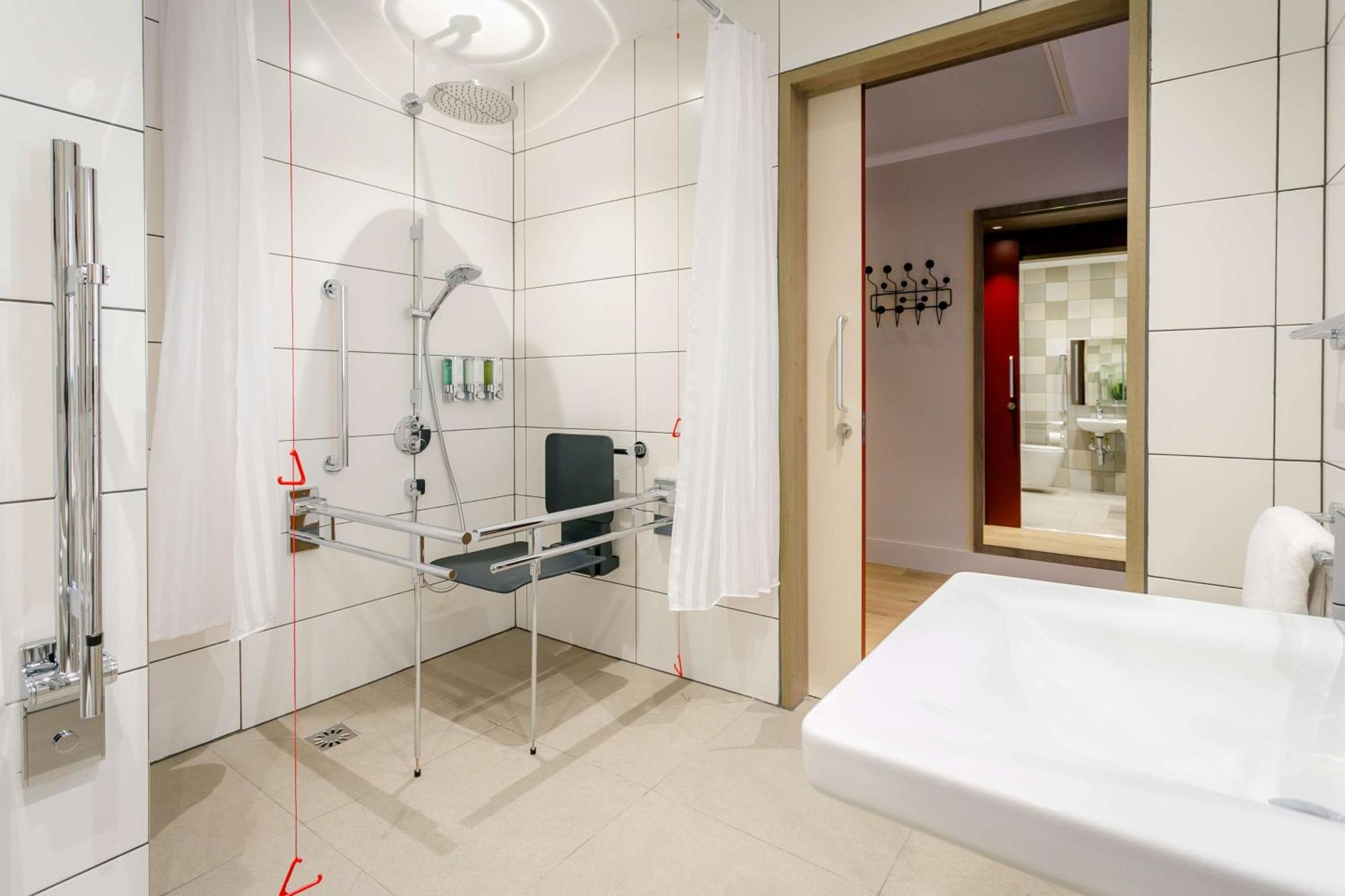 Queen Room - Accessible