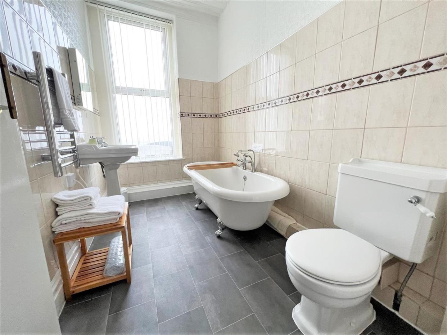 Premium Double Room Sea View Bath First Floor
