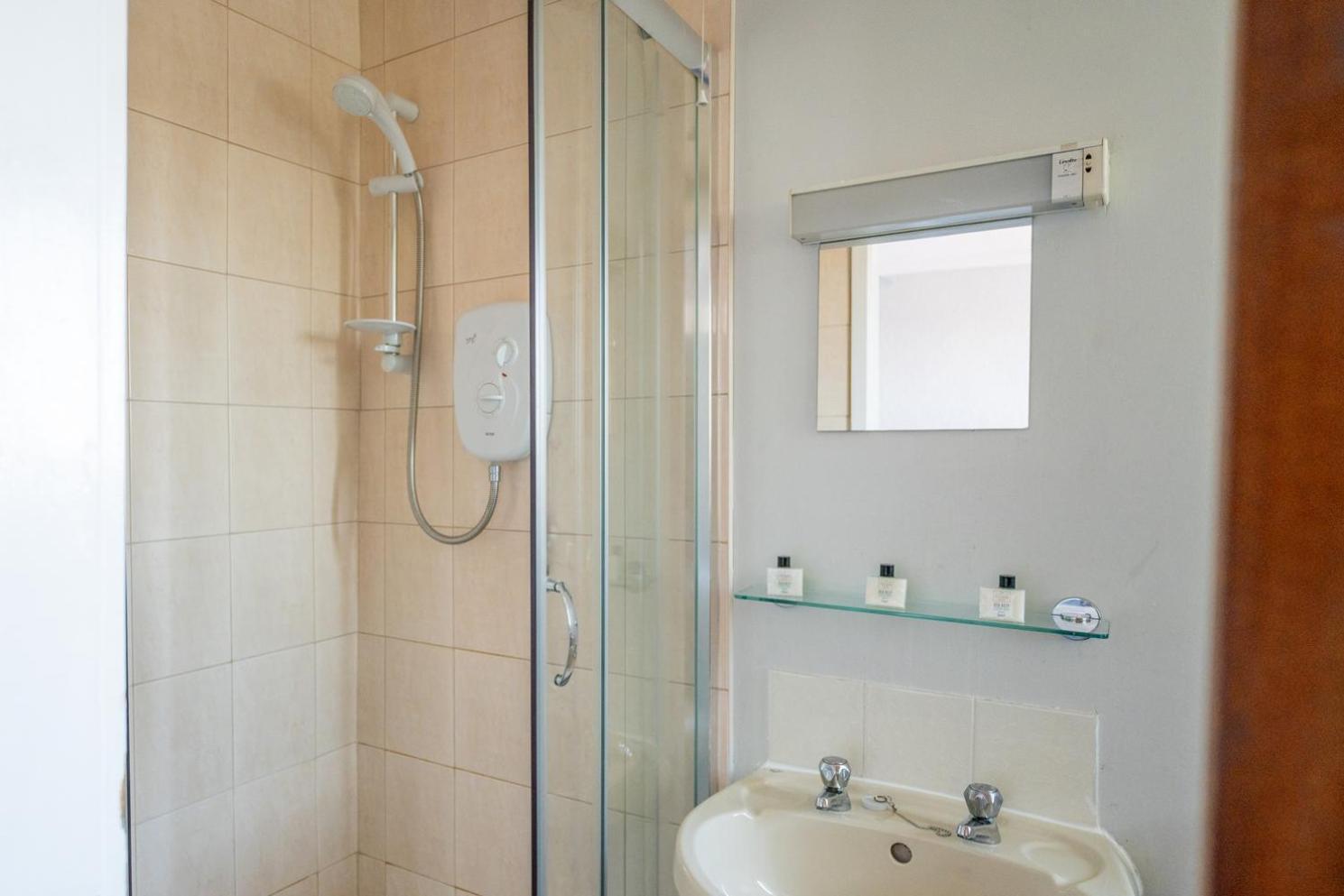 Single Room,1662395881:JPEG