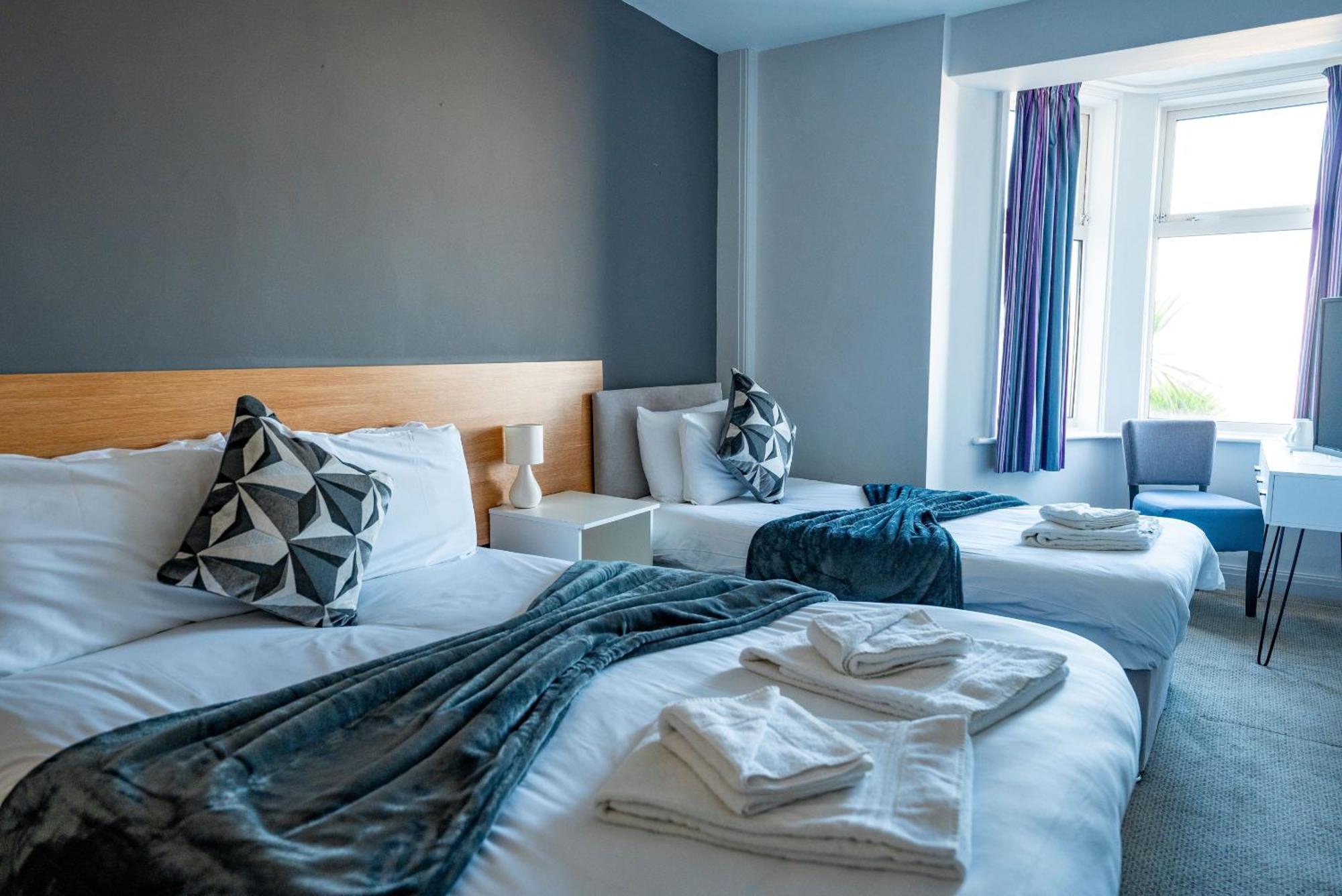 Triple Room with Sea View