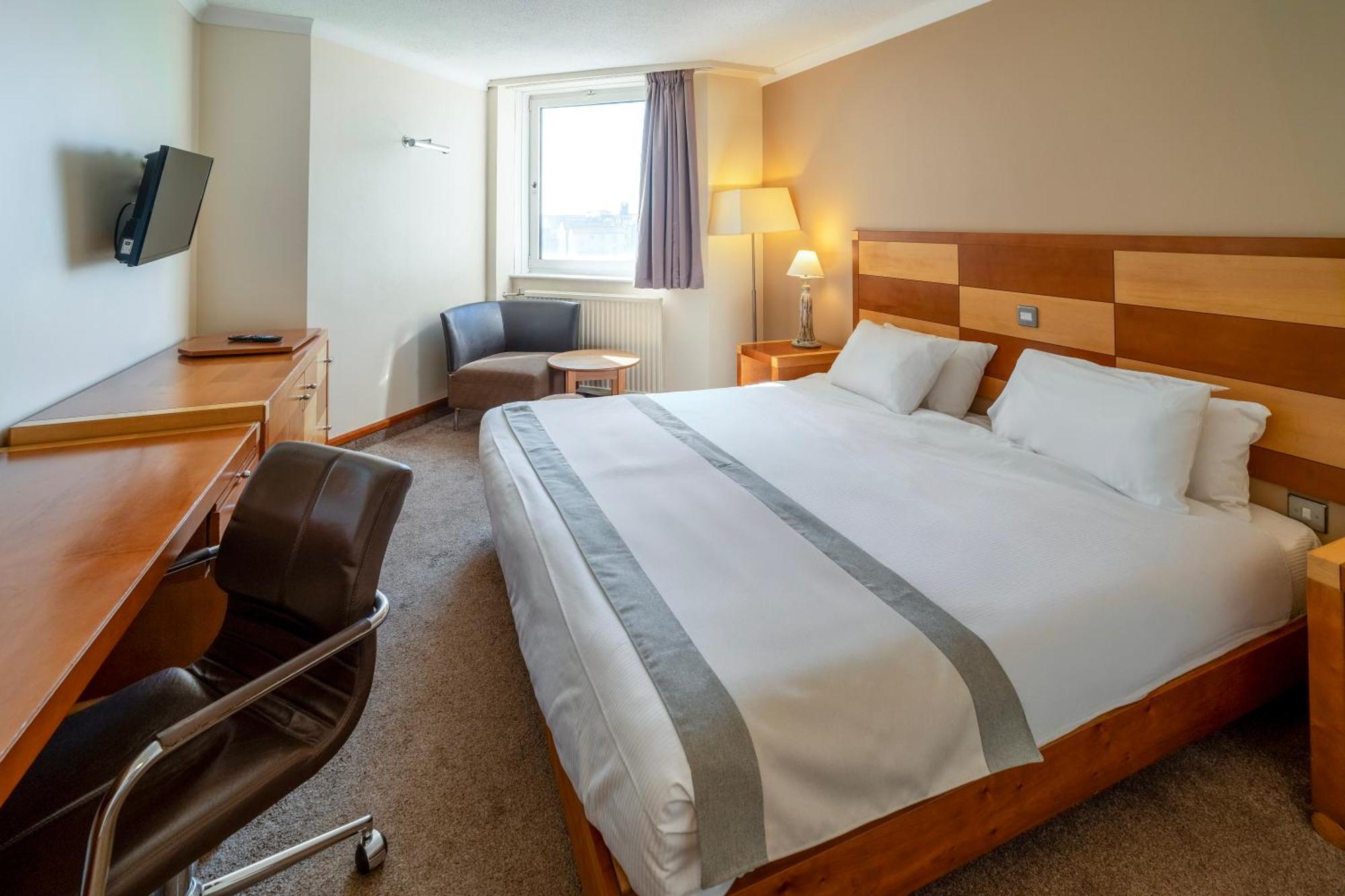 Double or Twin Room Partial Sea View