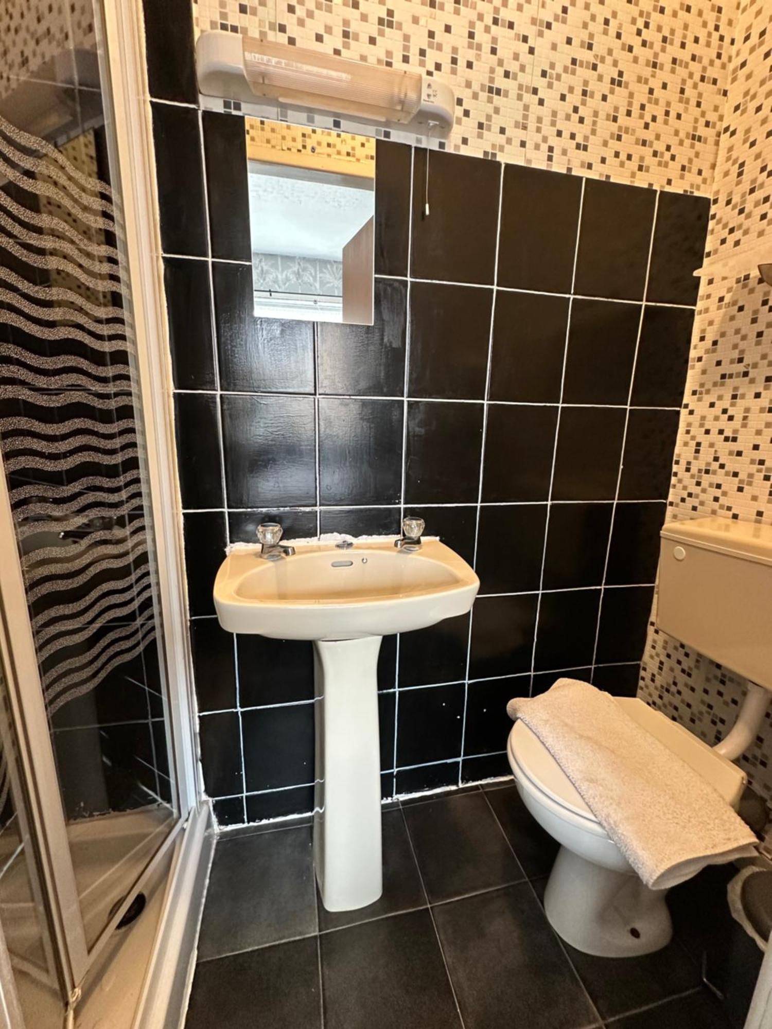 Double Room with Private Bathroom,1698871383:JPEG