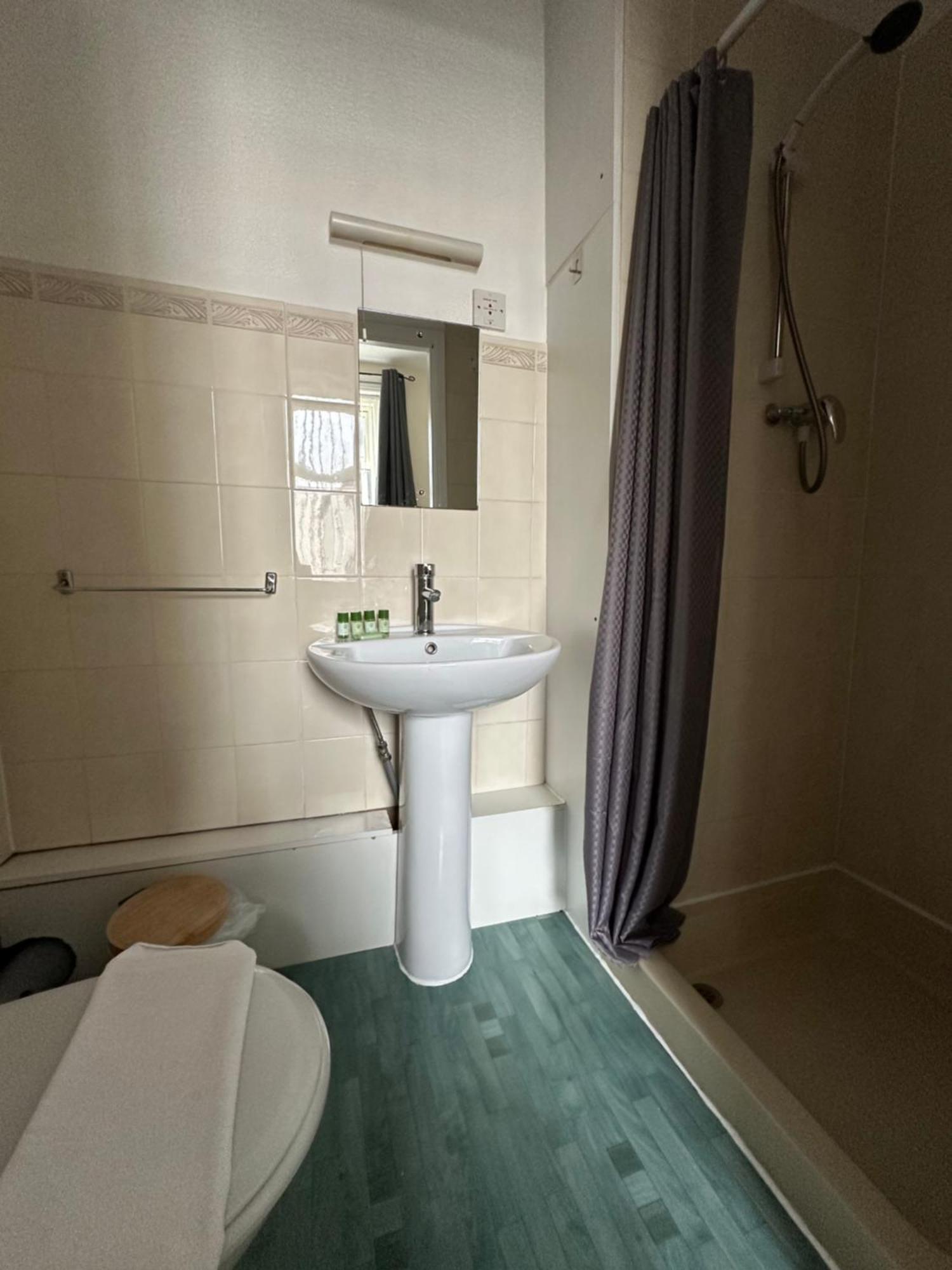 Double Room Private Bathroom