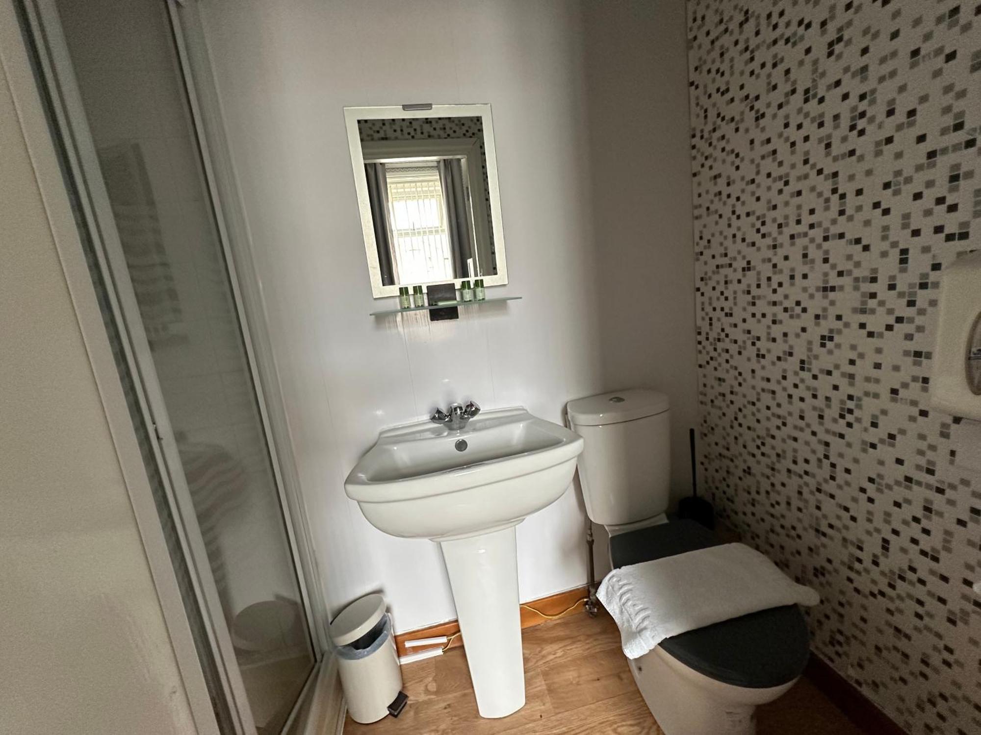 Double Room Private Bathroom