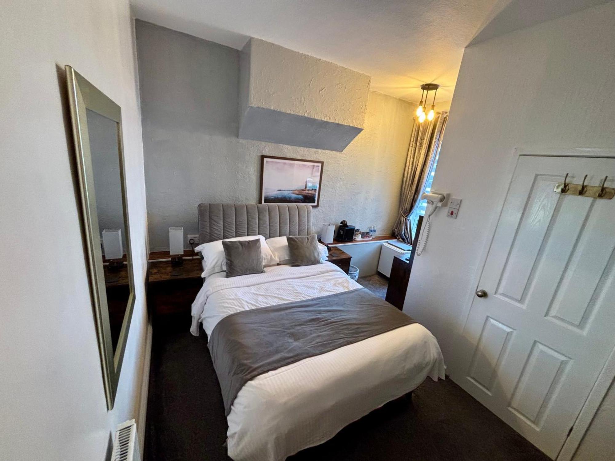 Large Double Room,1742883456:JPEG