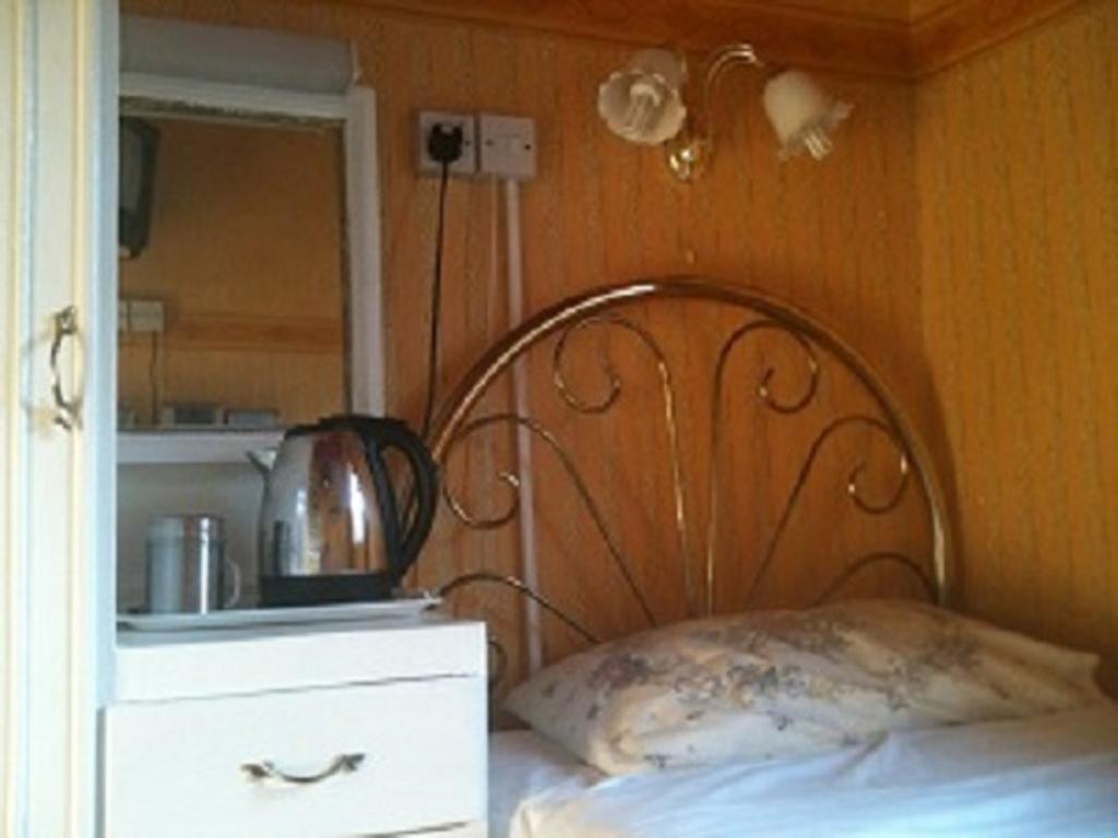 Single Room with Shared Bathroom