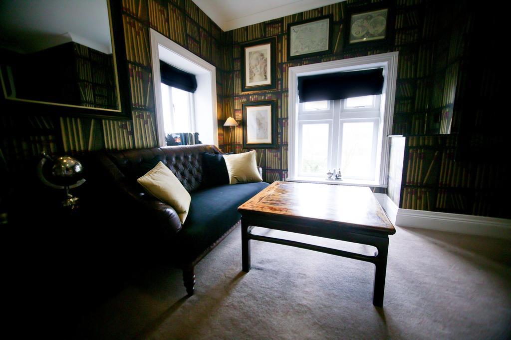 Executive Suite,325240165:JPEG