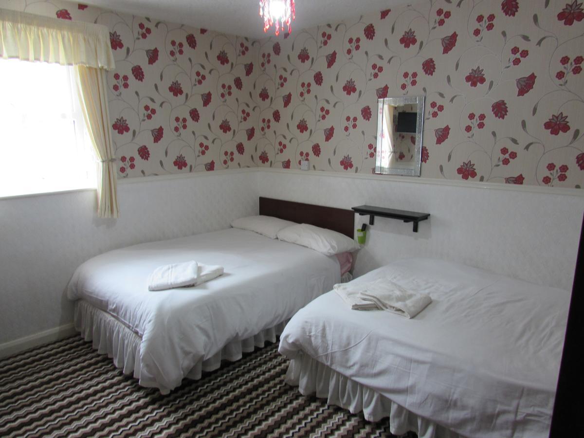 Family Room (2 Adults + 2 Children)
