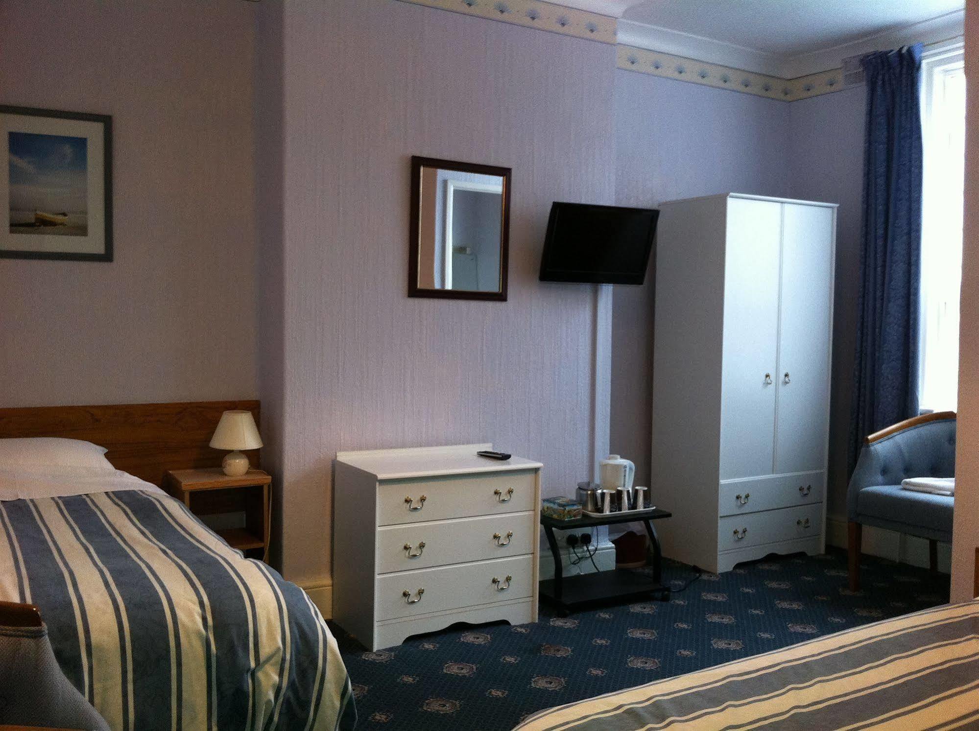 Family Room (2 Adults + 1 Child)