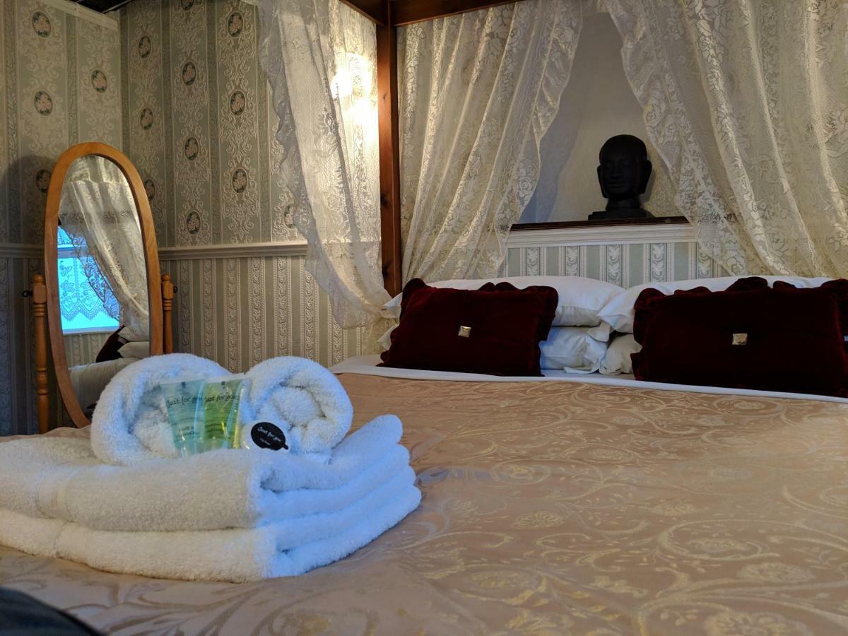 Four Poster Suite