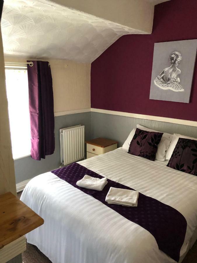 Double Room with Side Sea View (Room 14)