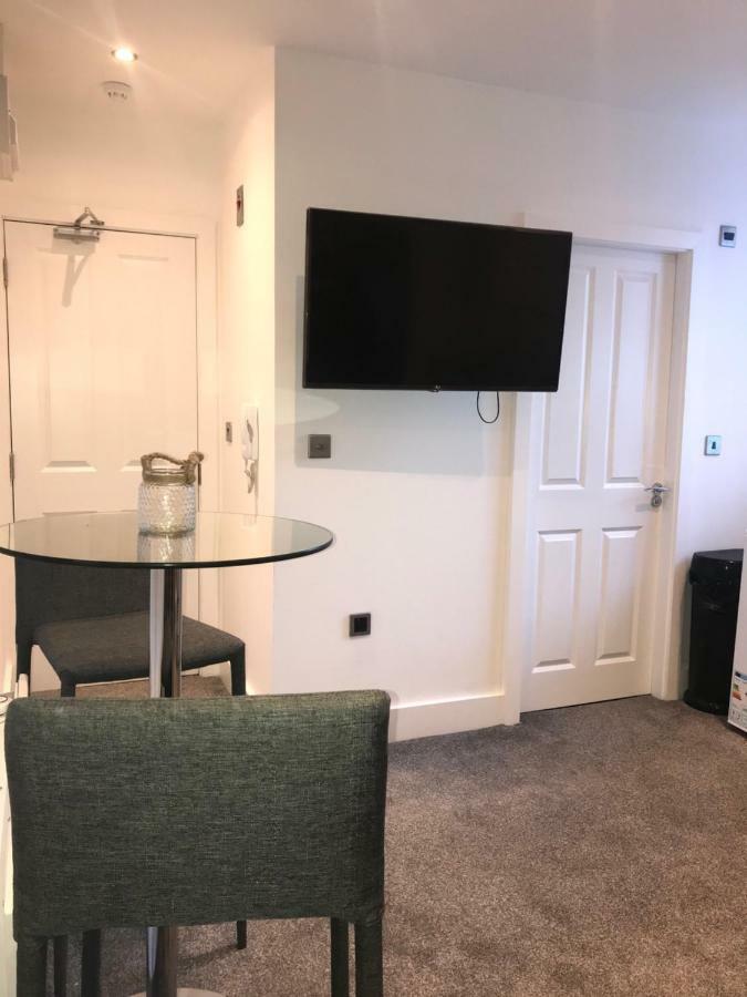 One-Bedroom Apartment,867184421:JPEG