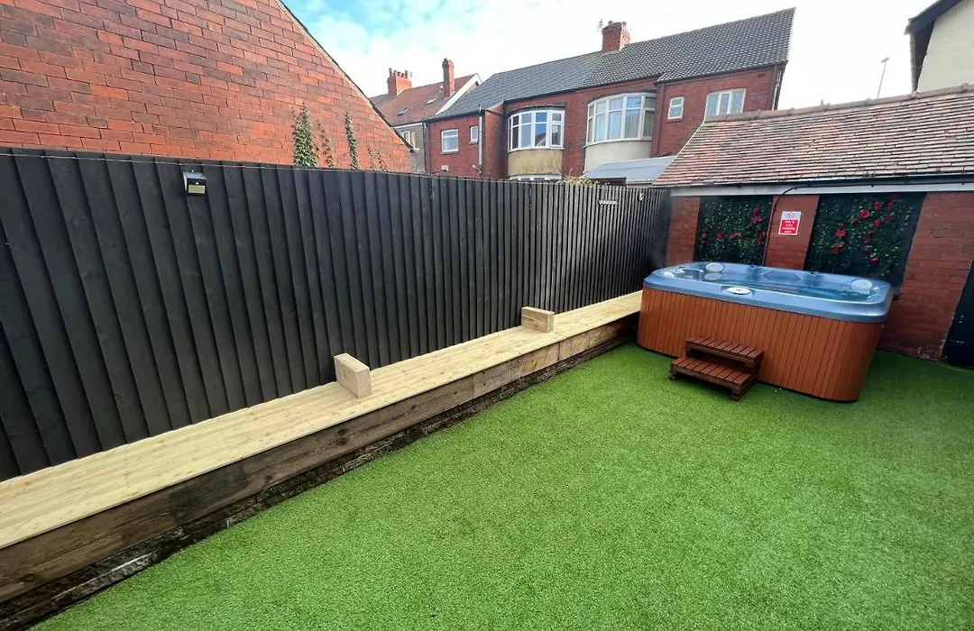 Friends House, Hot Tub, Sleeps 6-1