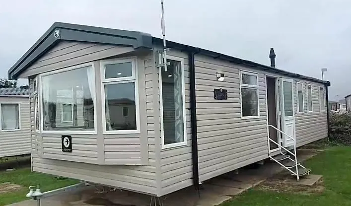 Luxury 3 Bed Static Caravan Hire-1