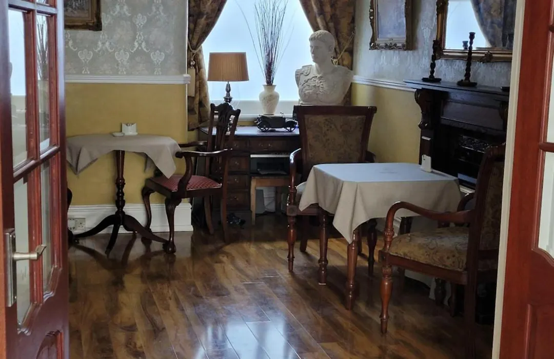 J'S Mayfair Guest House-1