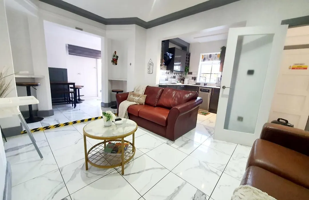 Families Only - Pet Friendly Sleeps 6 Maximum No Parties-1