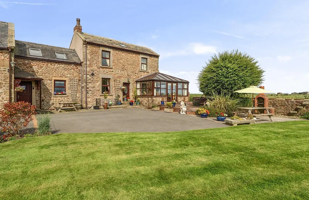 Cottage - Sleeps 5 - Hot Tub - Garden - Parking-1