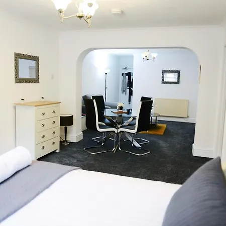 Bridle Lodge Apartments-3