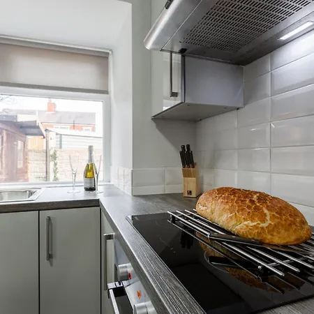 Hillside House - 2 Bedrooms Parking Wi-Fi Hospital-3