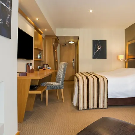 The Big Blue Hotel - Blackpool Pleasure Beach-3