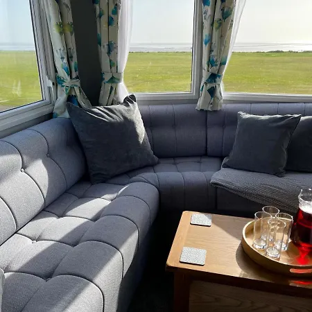 Charming 2-Bed Cottage In Morecambe-2