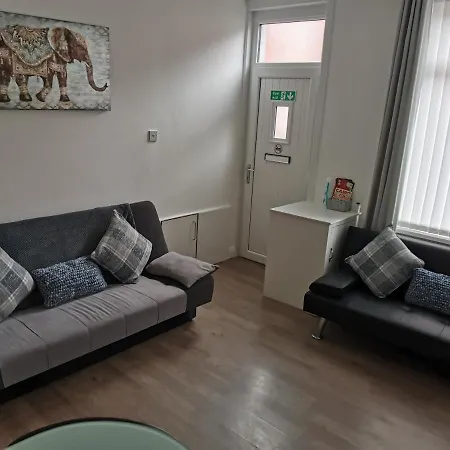 Welcome Home - Close To Town Centre - Full Holiday Home-3