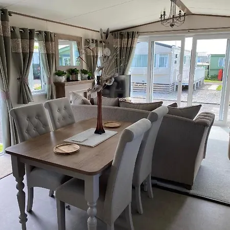 Heywoods Caravan Holiday Home-3