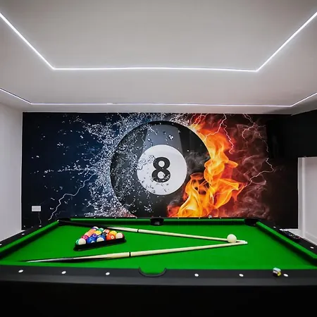 Modern House Sleeps 18 Or Perfect For Large Family.-2