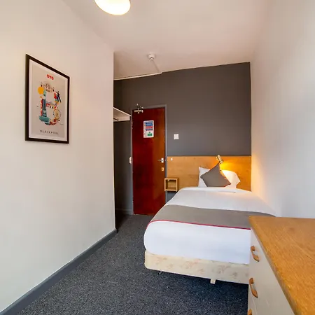 Alumhurst Hotel-3