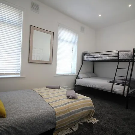 Tower View House - 4 Bedroom - Newly Refurbished - 2 Mins Walk To Beach-2