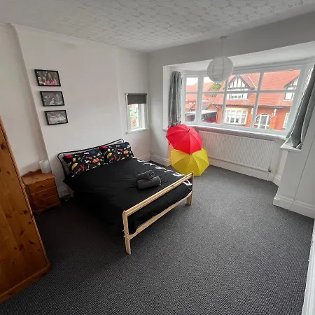 Friends House, Hot Tub, Sleeps 6-2