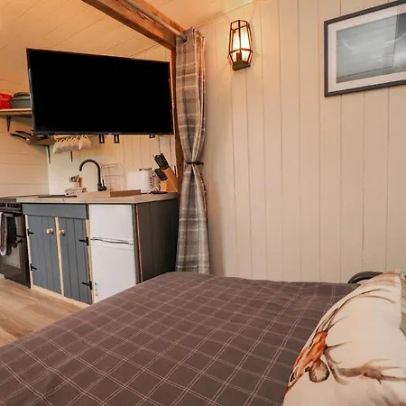Hillcrest Shepherds Hut-2