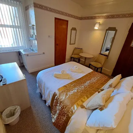 Oyo Lily Hotel Blackpool-2