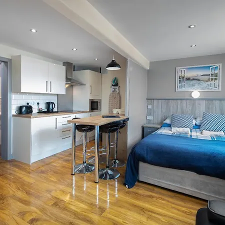 Blackpool Abode - Seaside Suites-2