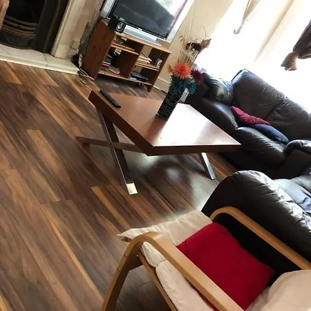 Double Room Near City Centre With Extra Lounge Area-2
