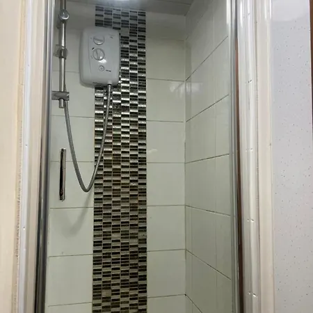 Double Room Near City Centre With Extra Lounge Area-3