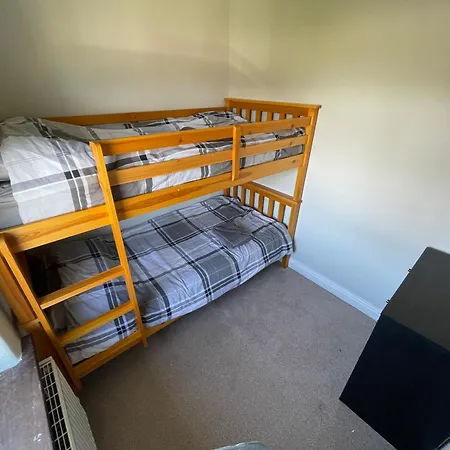 Leavesley Holiday Home-2