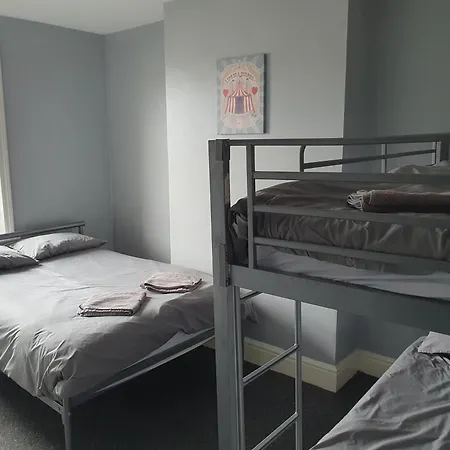 Blackpool North Close To Station - With Free Car Parking-3